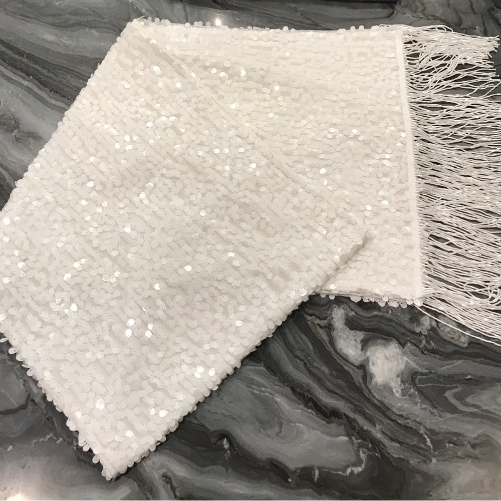 BNWT Kitchen Dining Table Runner White Sequin White Beaded Fringe